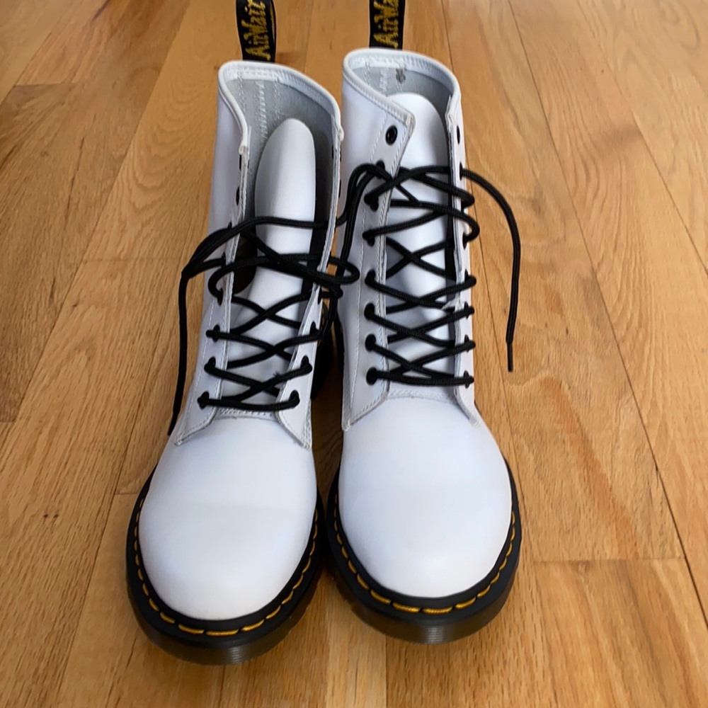 Dr. Marten’s air wair boots  ladies 10